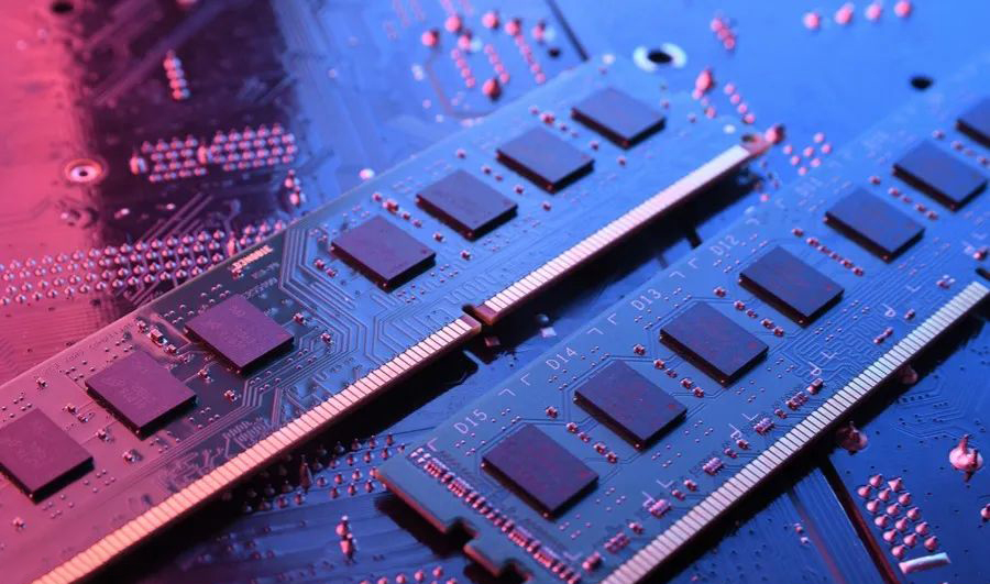 從DDR4退場(chǎng)到DDR5/HBM接力：存儲(chǔ)芯片產(chǎn)業(yè)正經(jīng)歷怎樣的一場(chǎng)洗牌？